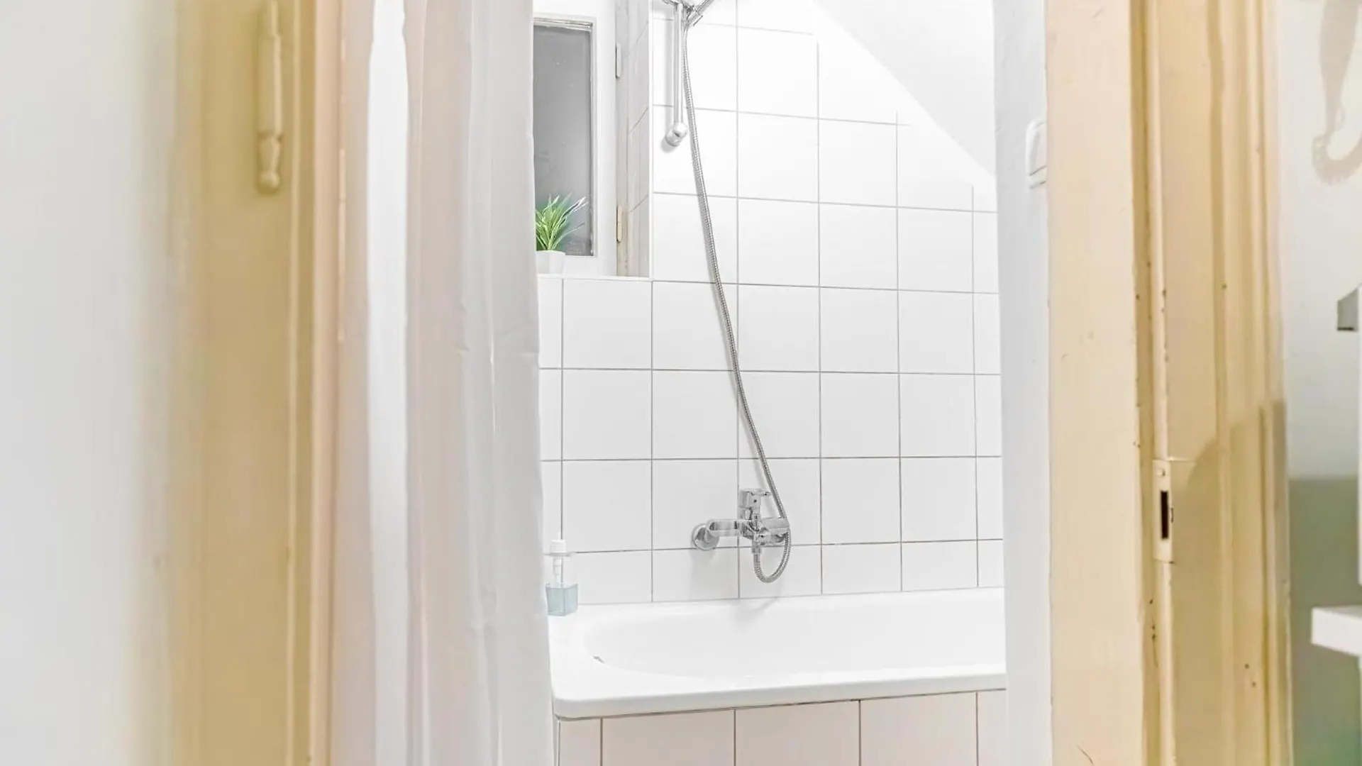 Attractive 2Br Apt Near Akh Ideal For Longstays Vienna Apartment